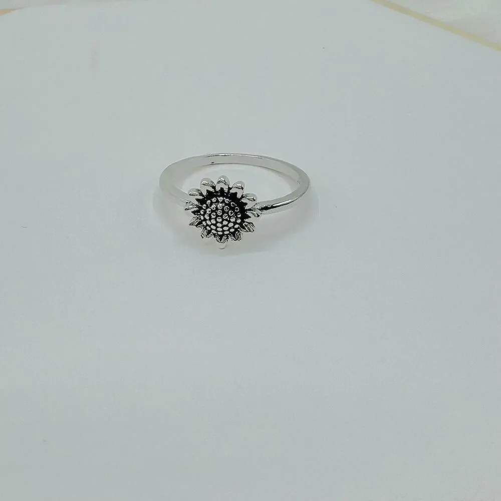 Vintage Sunflower Design Ring Silver Plated size 7